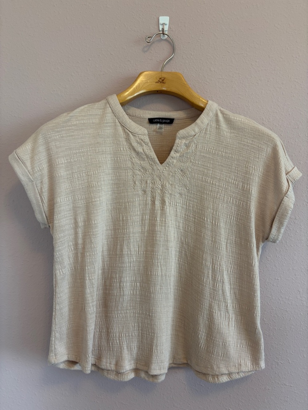 Cable & Gauge Cream/pink Textured Short Sleeve Shirt with Embroidered Neckline L